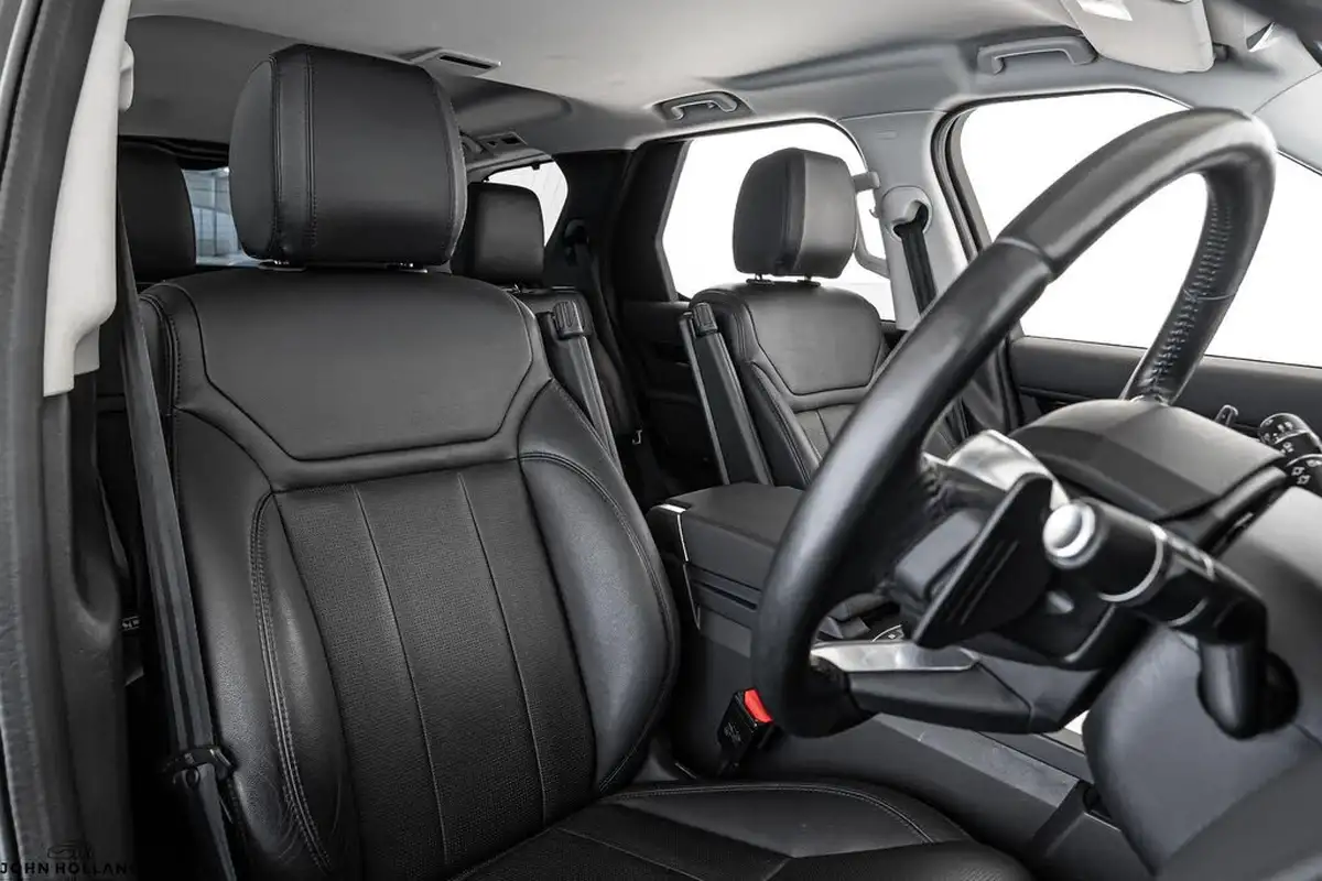 2020-land-rover-discovery-30-sd6-se-big-10
