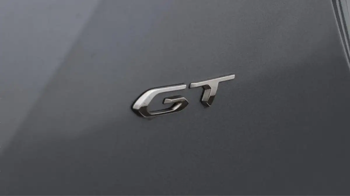 2023-peugeot-2008-suv-e-gt-136bhp-50kwh-station-wagon-big-21