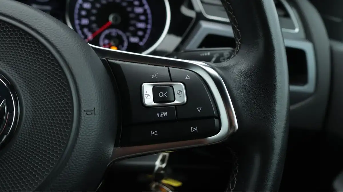 2020-volkswagen-touran-15-tsi-r-line-big-26