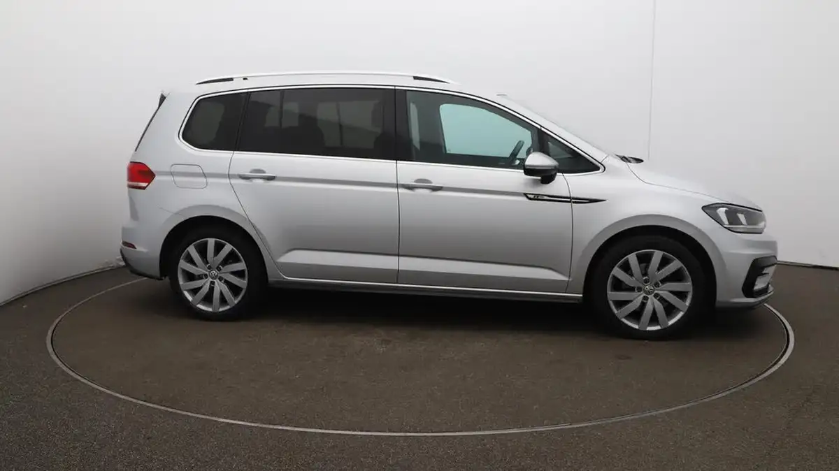 2020-volkswagen-touran-15-tsi-r-line-big-50