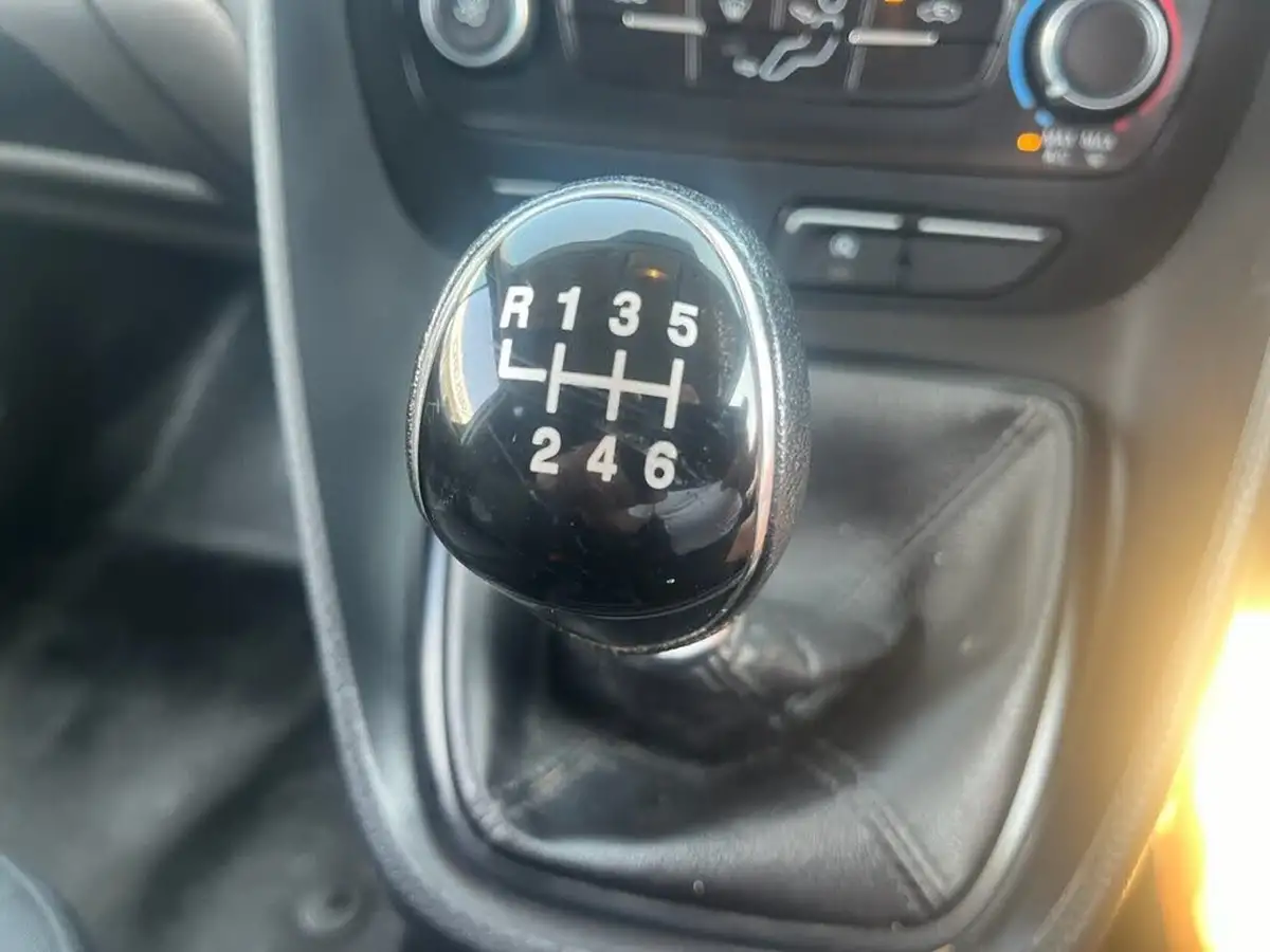 2021-ford-transit-connect-big-33