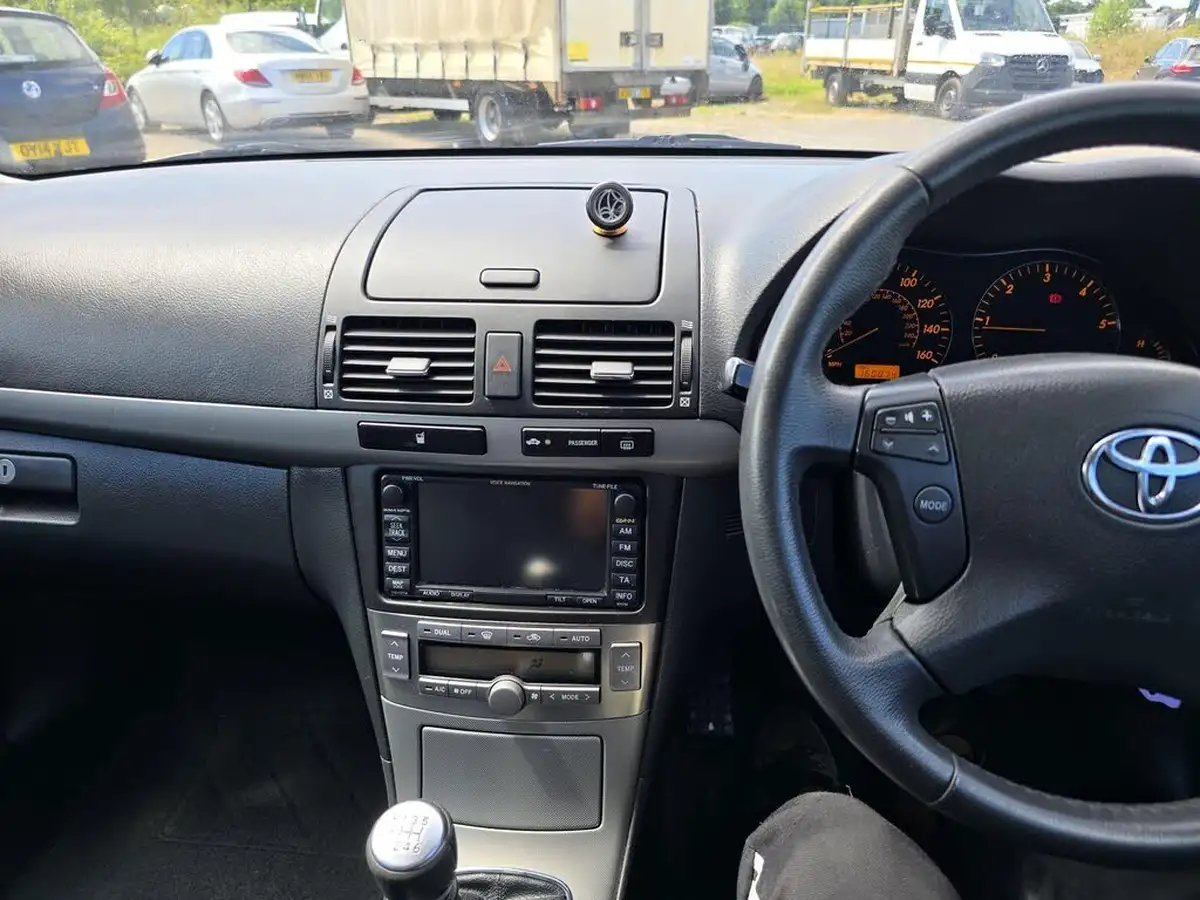 2007-toyota-avensis-20td-tr-estate-5d-big-17