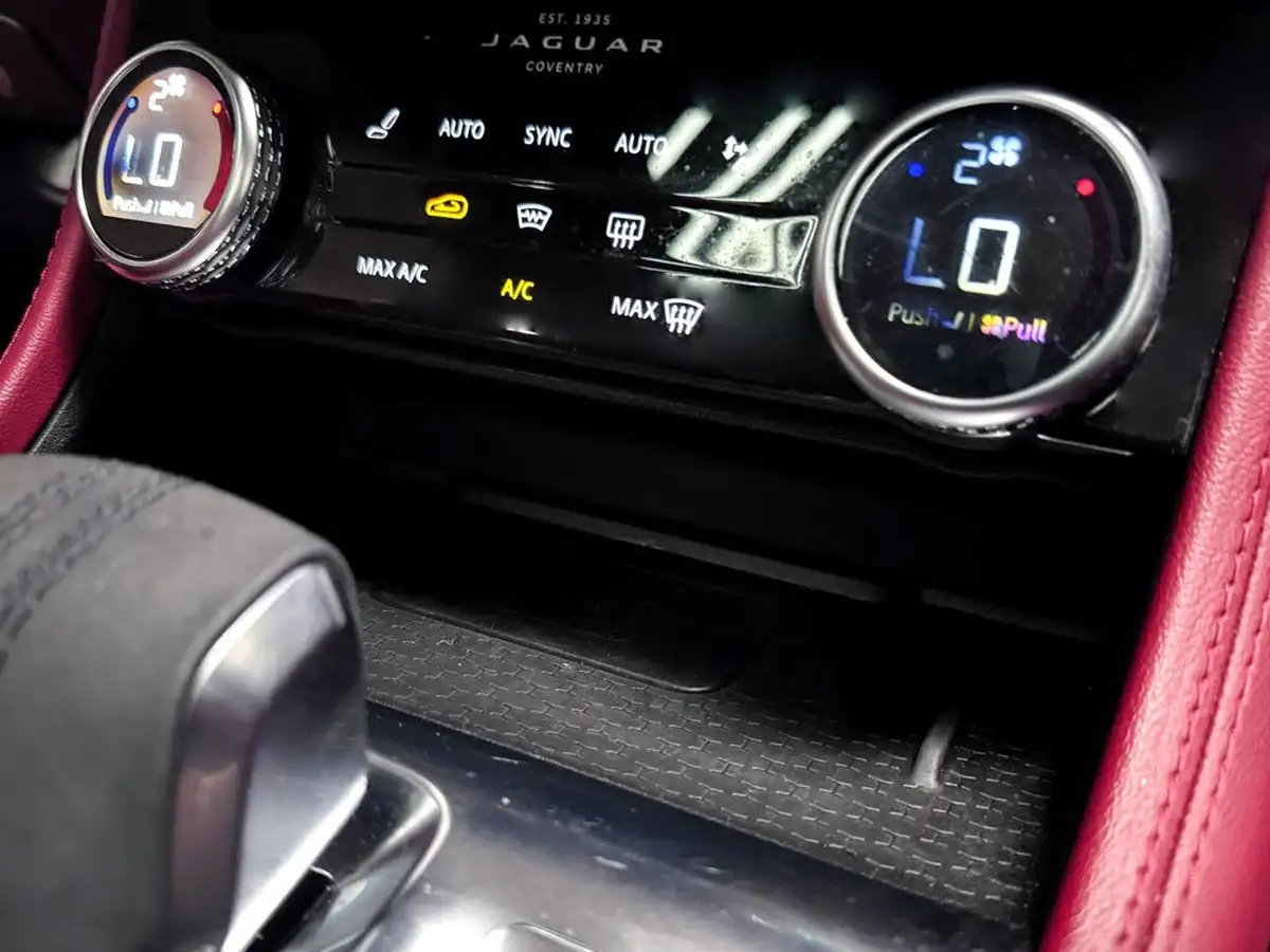 2021-jaguar-f-pace-20-d200-r-dynamic-se-mhev-big-46