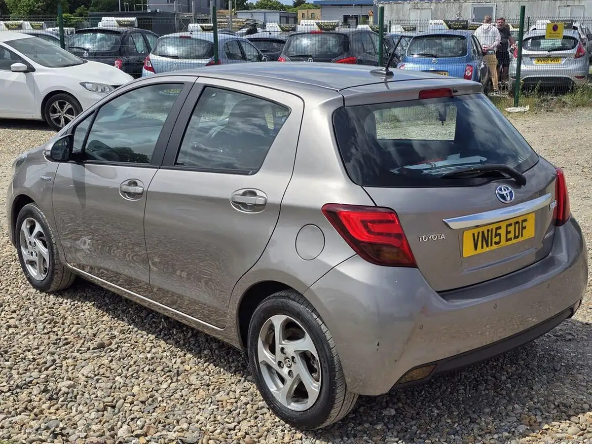 2015-toyota-yaris-15-vvt-i-excel-hybrid-15in-big-3
