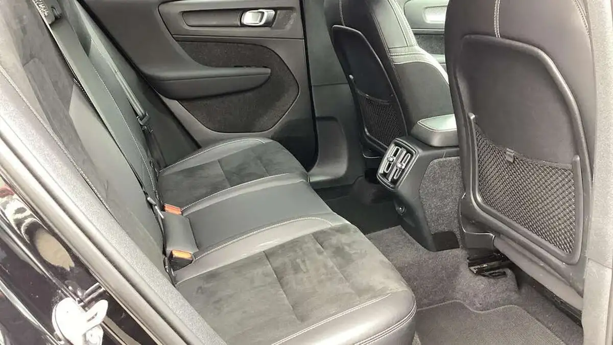 2022-volvo-xc40-15-t3-r-design-auto-big-5