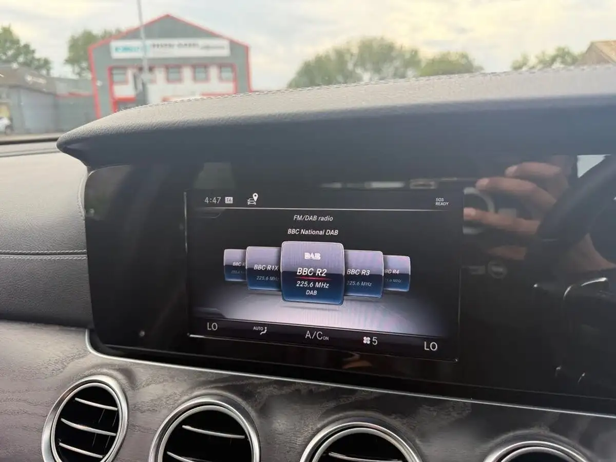 2016-mercedes-benz-e-class-20d-e220d-amg-line-premiumss-saloon-4d-big-21