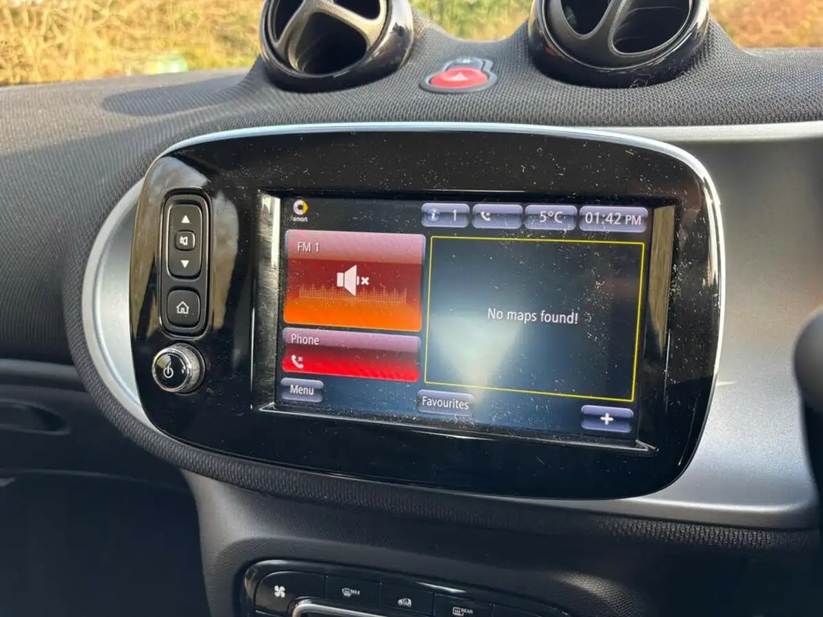 2019-smart-fortwo-10-urban-shadow-edition-big-17