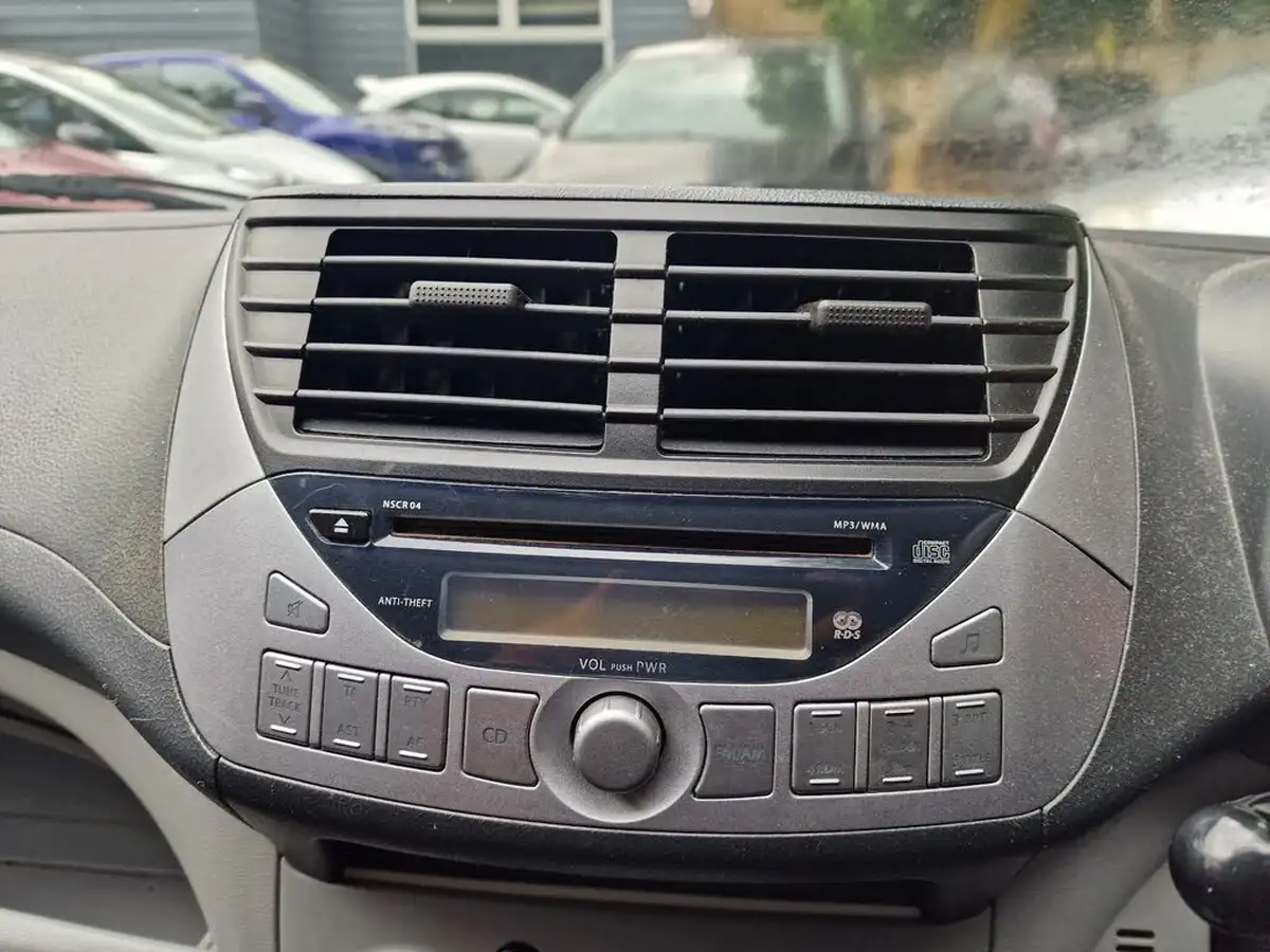 2009-suzuki-alto-10-sz3-big-16