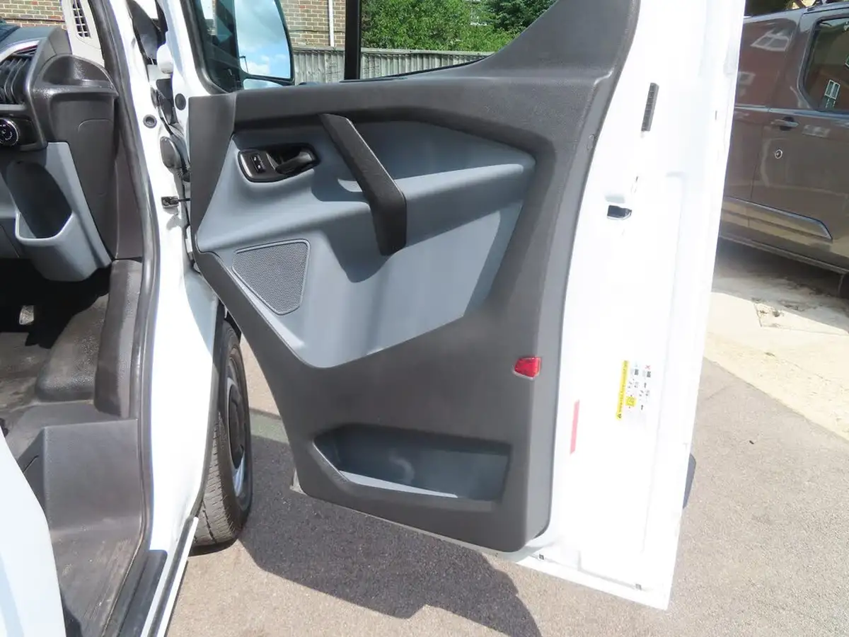 2017-ford-transit-custom-20tdci-310-l1h1-105pseu6-panel-van-big-26