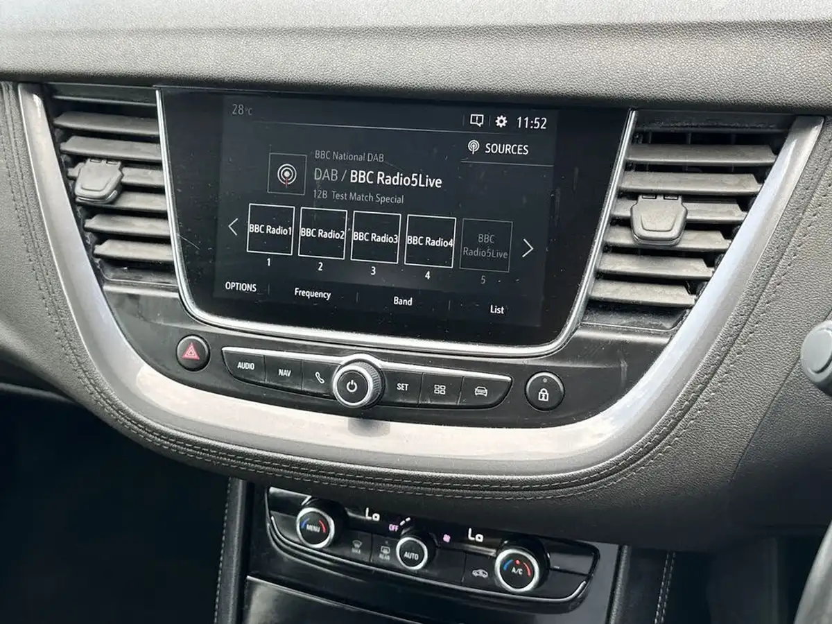 2020-vauxhall-grandland-x-12-sri-nav-big-23