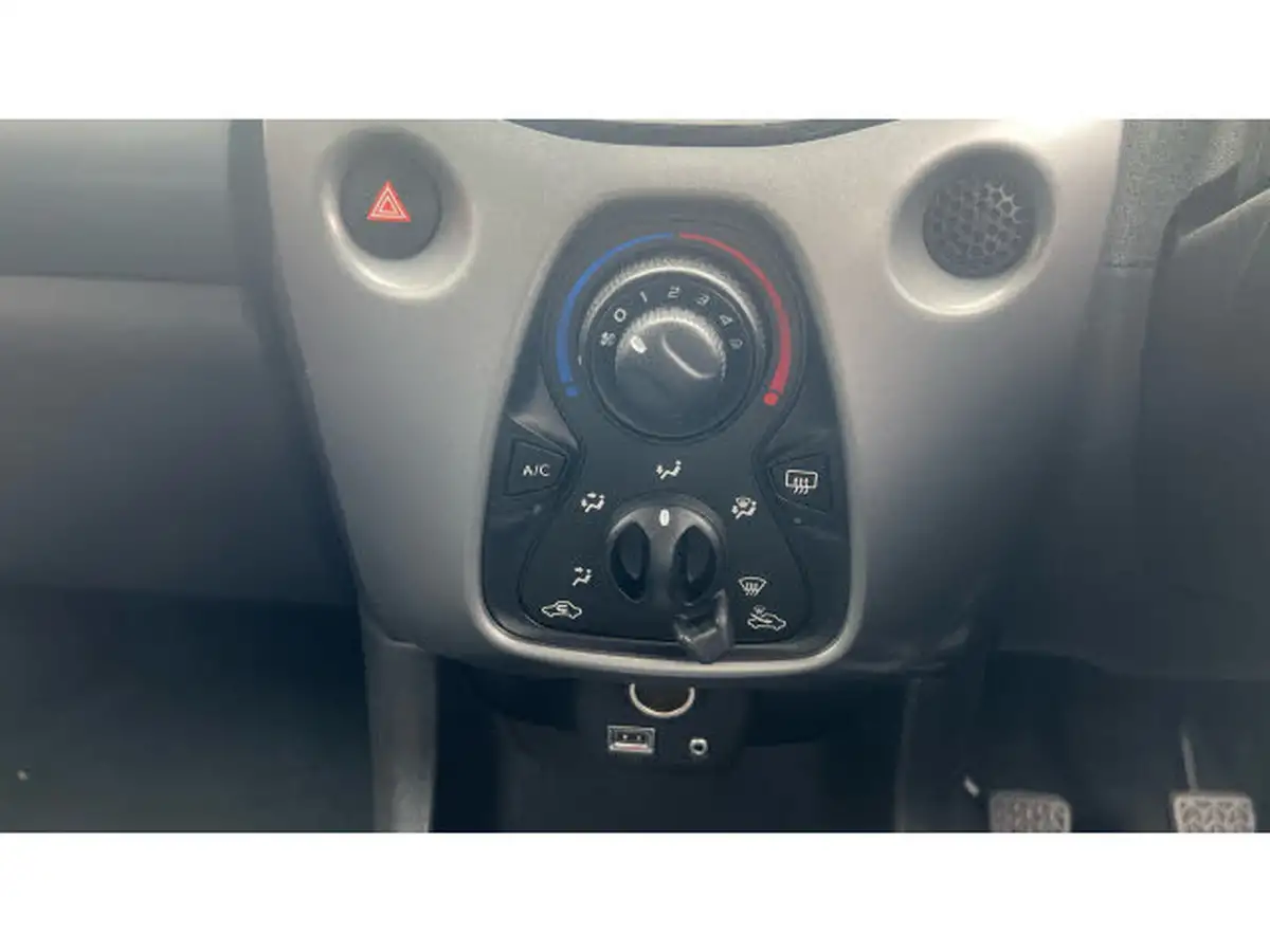 2019-toyota-aygo-10-vvt-i-x-play-big-35