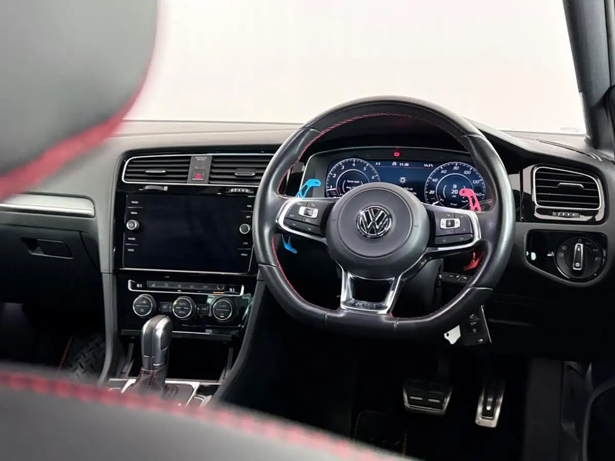 2017-volkswagen-golf-20-tsi-gti-230ps-ss-5d-dsg-big-19