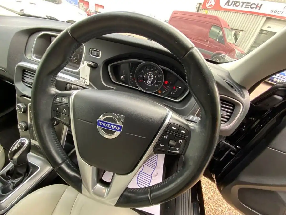2013-volvo-v40-20td-d3-se-lux-nav-ss-geartronic-big-14