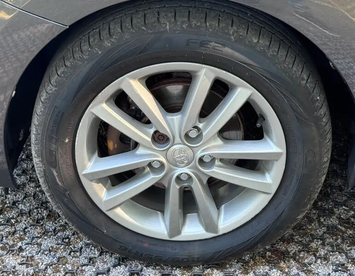 2009-toyota-auris-133-vvt-i-tr-5d-big-38