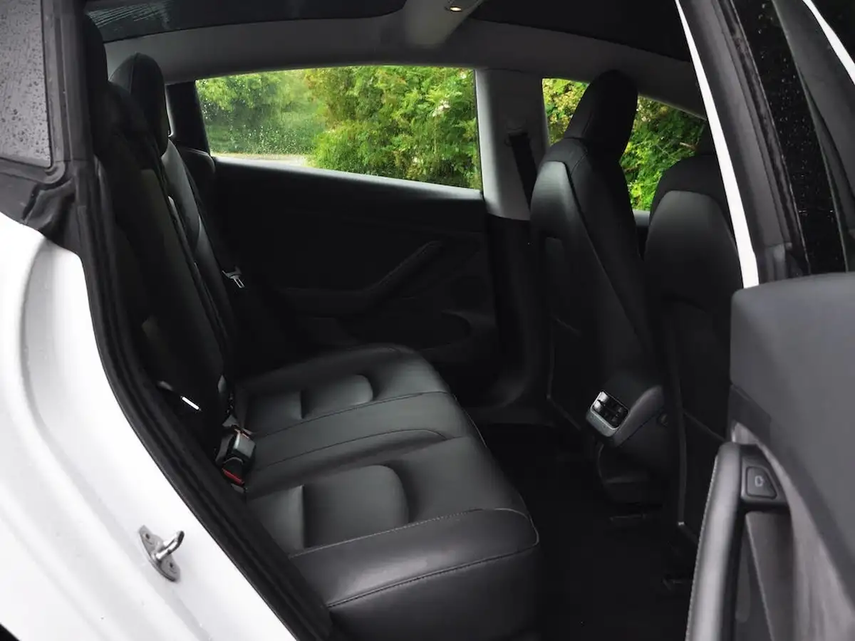 2021-tesla-model-3-e-performance-4x4-big-13