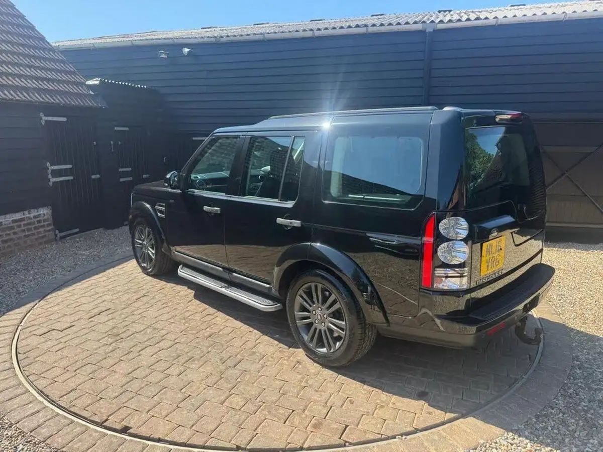 2016-land-rover-discovery-4-30-sd-v6-graphite-big-7