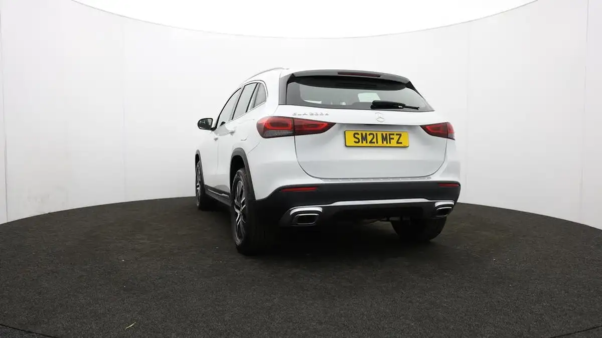 2021-mercedes-benz-gla-class-20d-gla-200d-sport-big-26