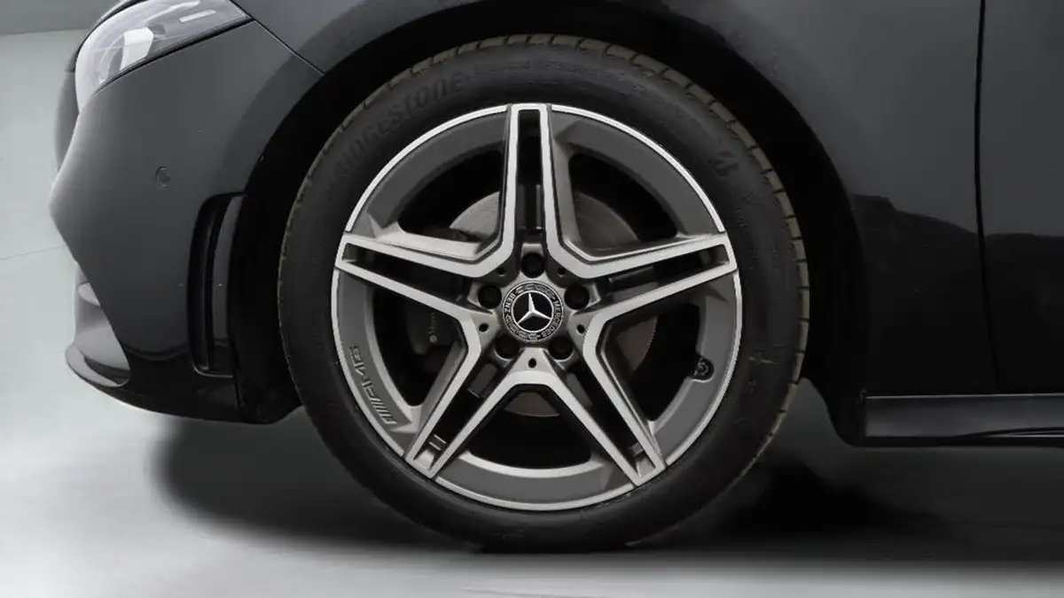 2020-mercedes-benz-a-class-20d-a200d-amg-line-premium-saloon-4d-big-18
