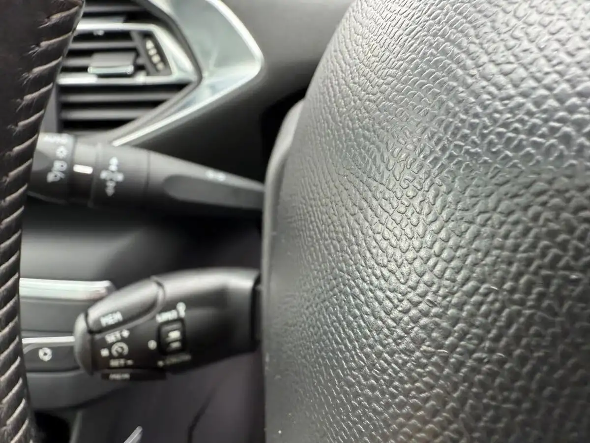 2014-peugeot-308-16td-feline-big-39