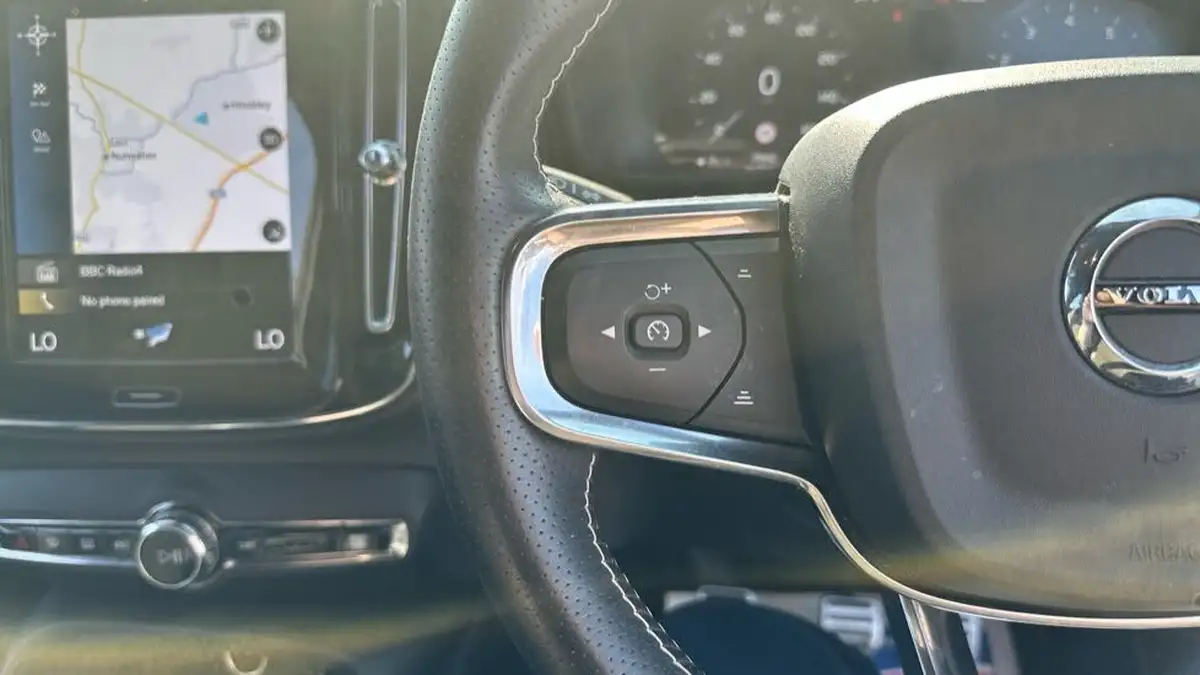 2021-volvo-xc40-15-t3-r-design-161bhp-big-18
