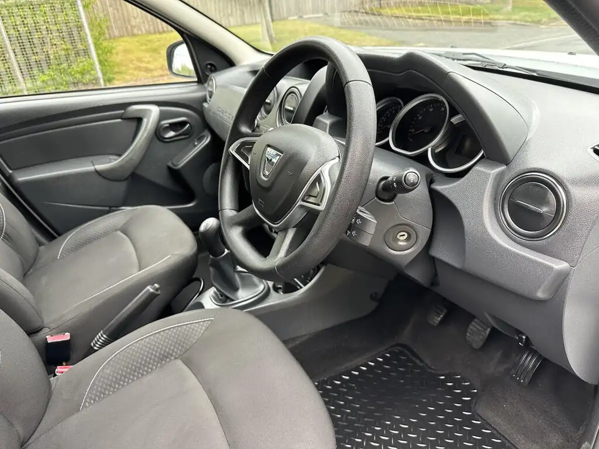 2017-dacia-duster-16-sce-ambiance-big-36