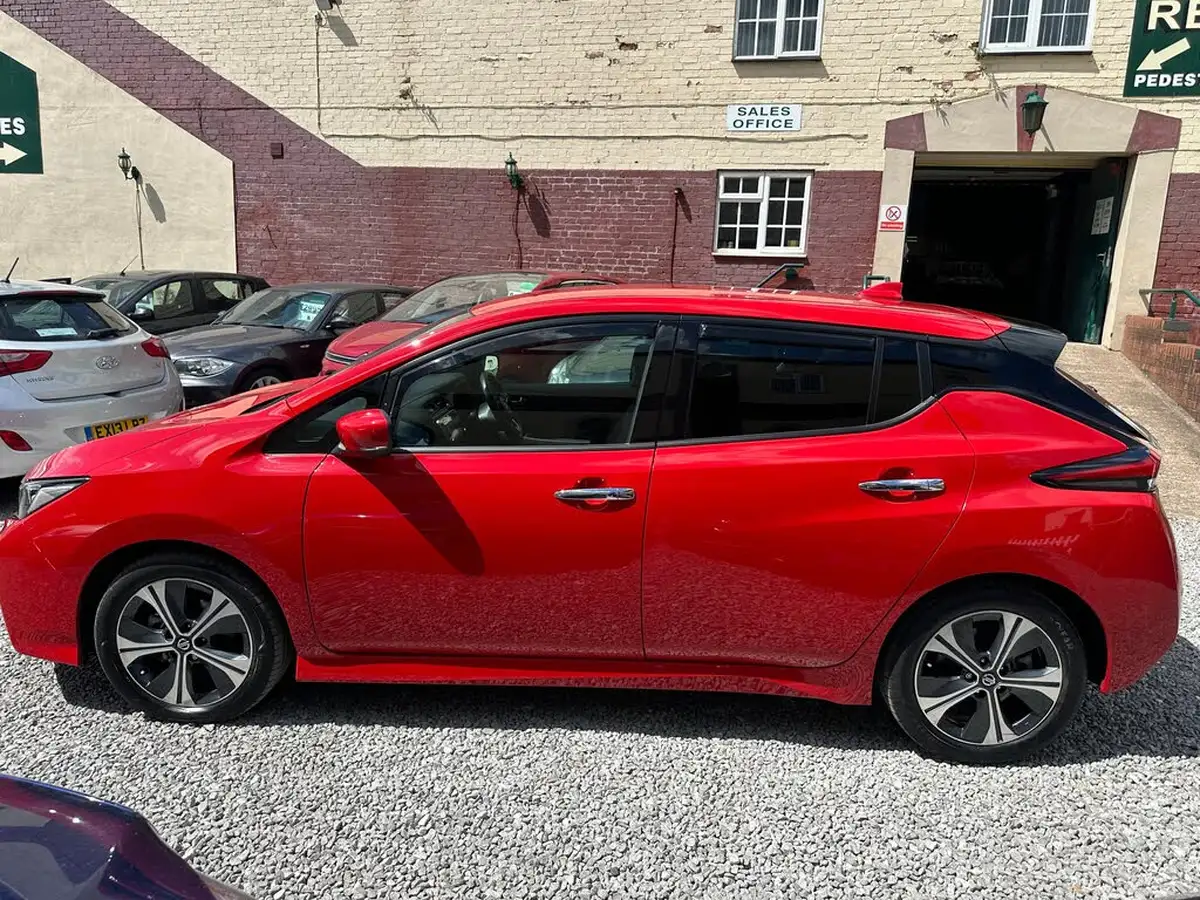 2021-nissan-leaf-e-tekna-big-11
