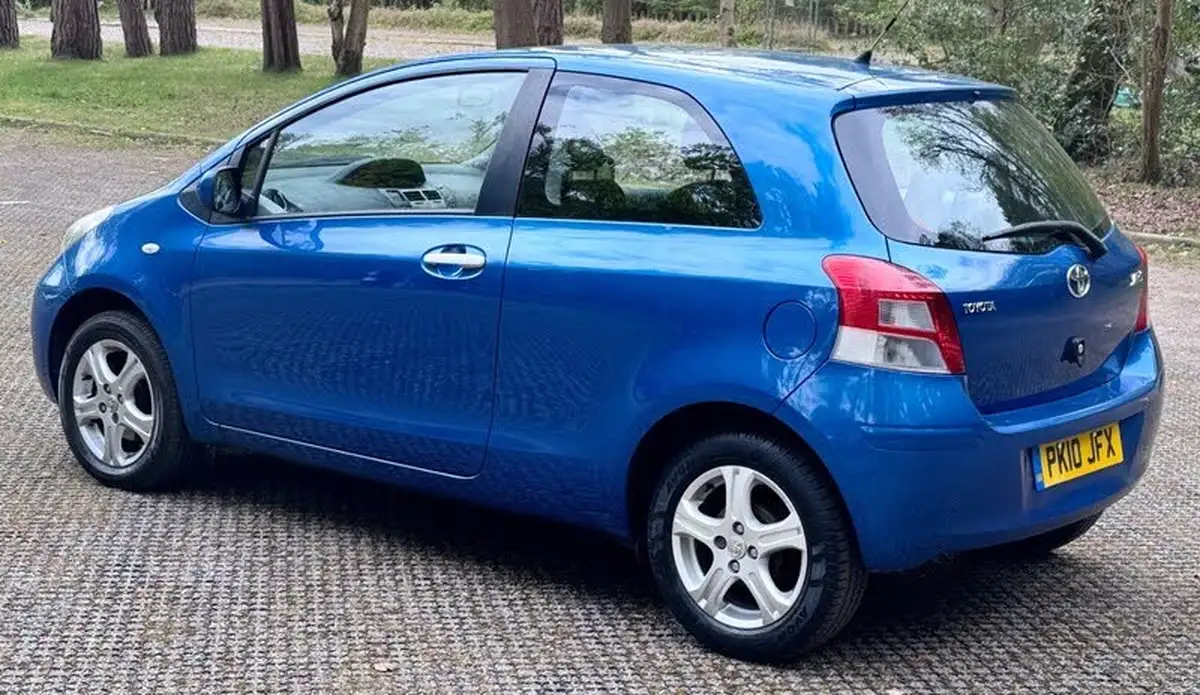 2010-toyota-yaris-10-tr-3d-big-10