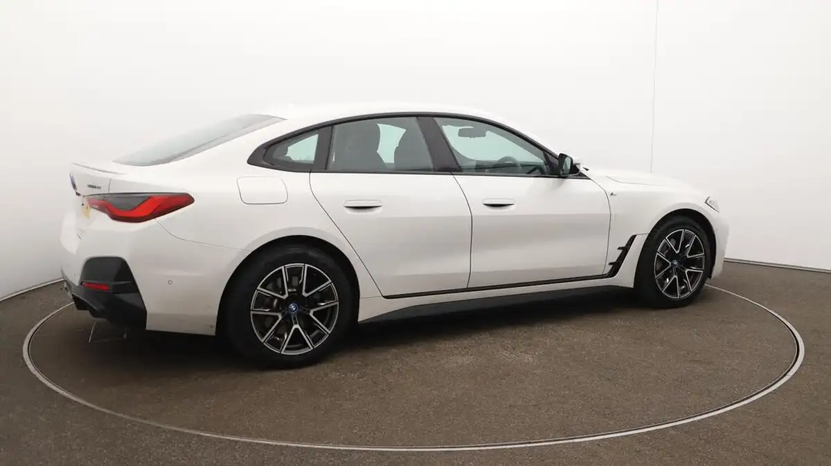 2022-bmw-i4-e-edrive40-m-sport-big-53