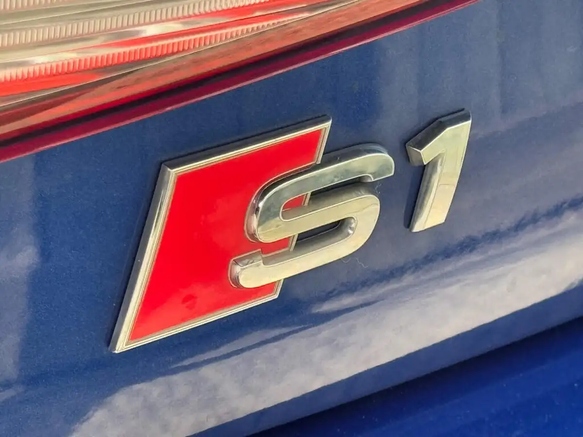 2015-audi-a1-20-s1-hatchback-3d-big-26
