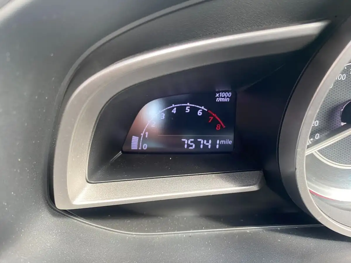 2014-mazda-mazda3-20-se-nav-fastback-4d-big-15
