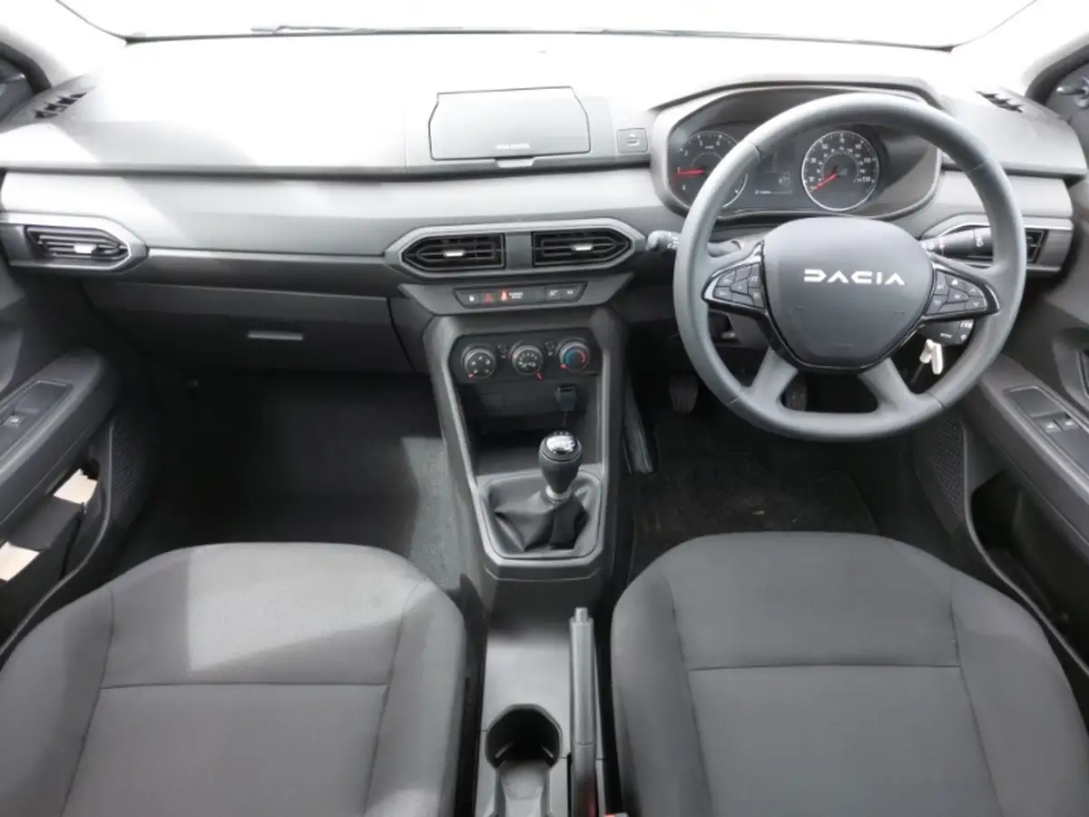 2024-dacia-sandero-10-tce-essential-90bhp-big-2