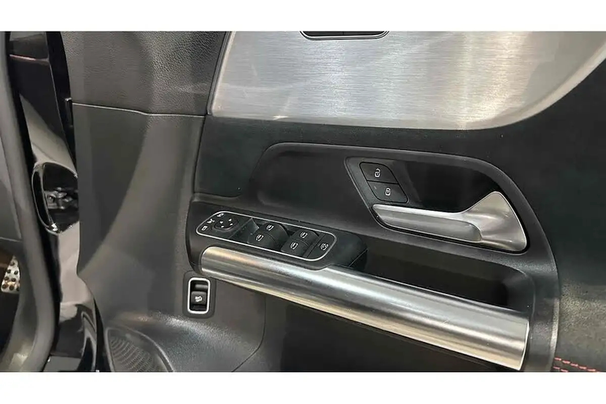 2021-mercedes-benz-eqa-e-eqa-250-amg-line-big-31