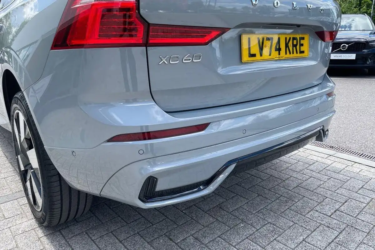 2024-volvo-xc60-20-t8-r-design-pro-big-16