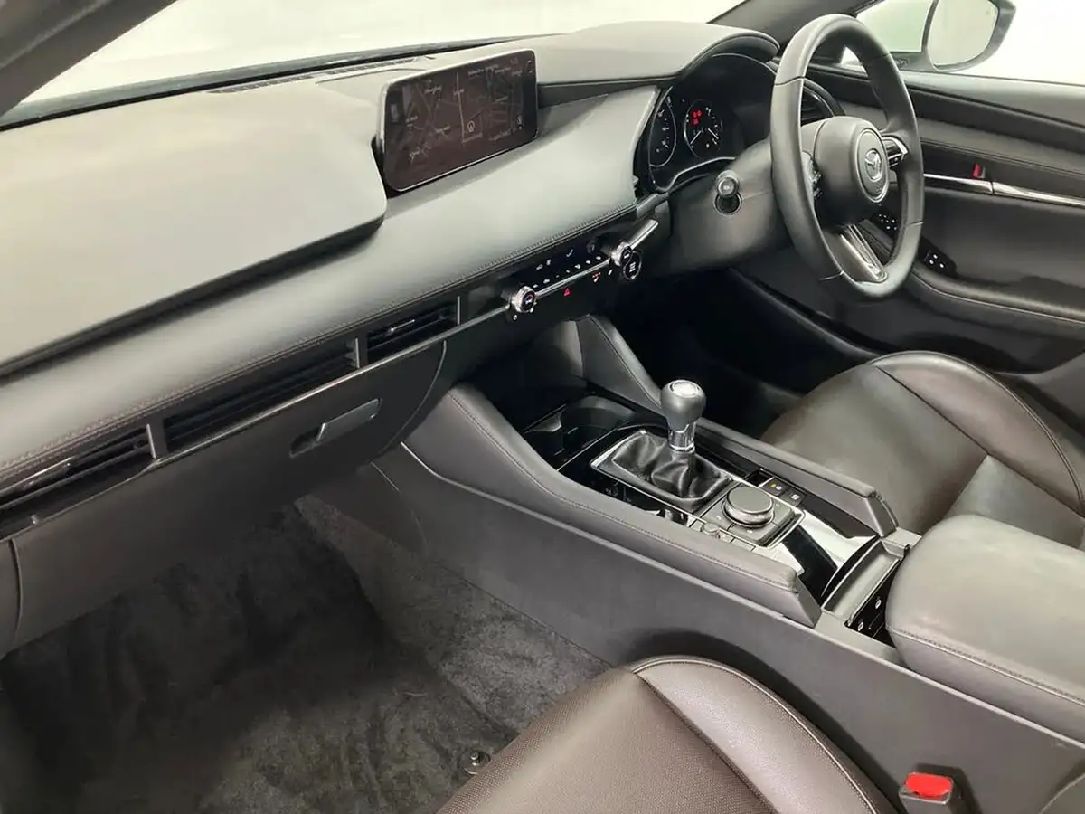 2024-mazda-mazda3-20-e-skyactiv-x-takumi-hatchback-5d-big-40