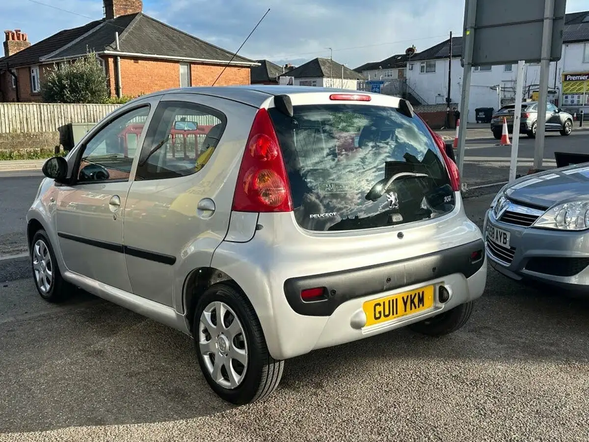 2011-peugeot-107-10-urban-5d-2-tronic-big-7