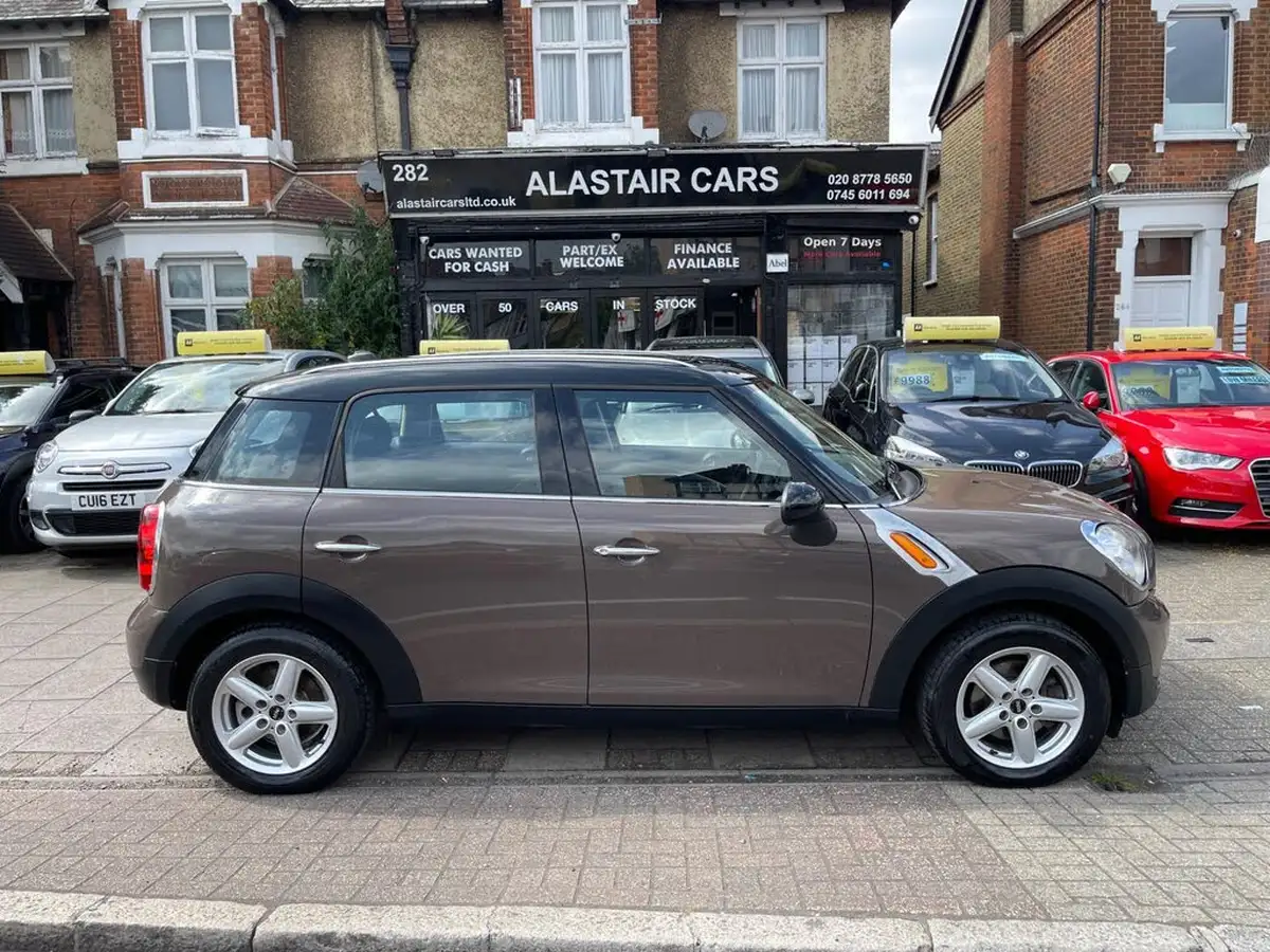 2011-mini-countryman-16-cooper-pepper-big-1