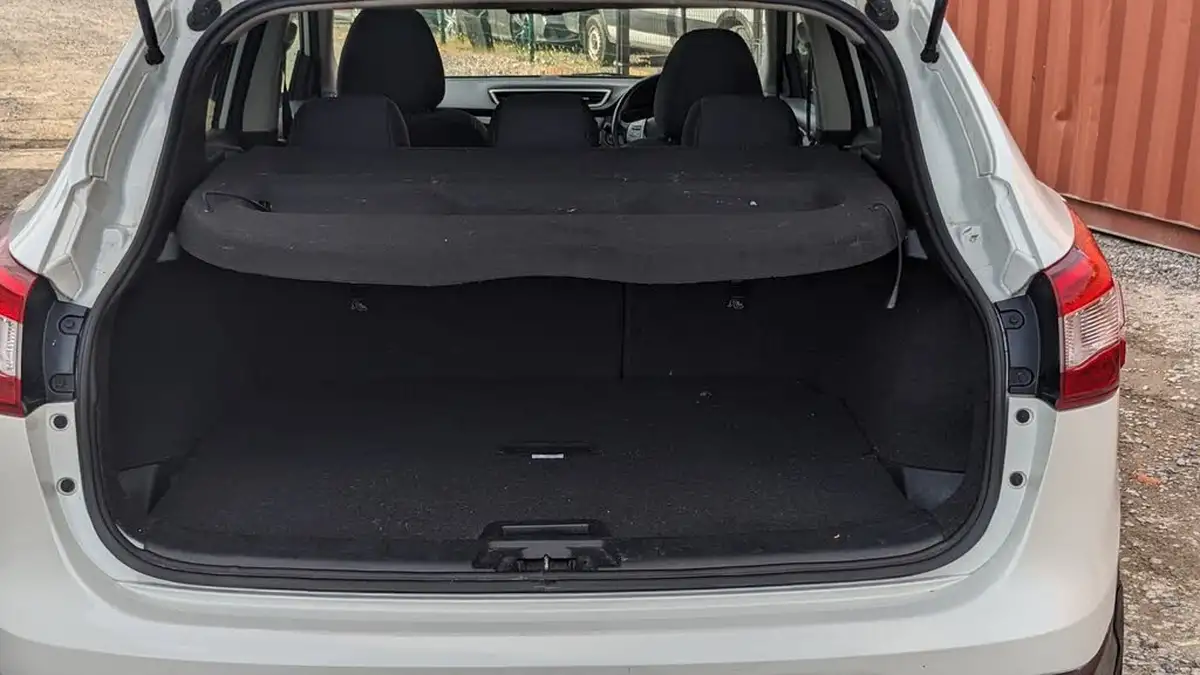 2014-nissan-qashqai-12-acenta-premium-big-24