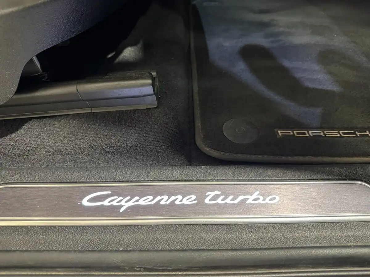 2022-porsche-cayenne-40-v8-turbo-station-wagon-big-39