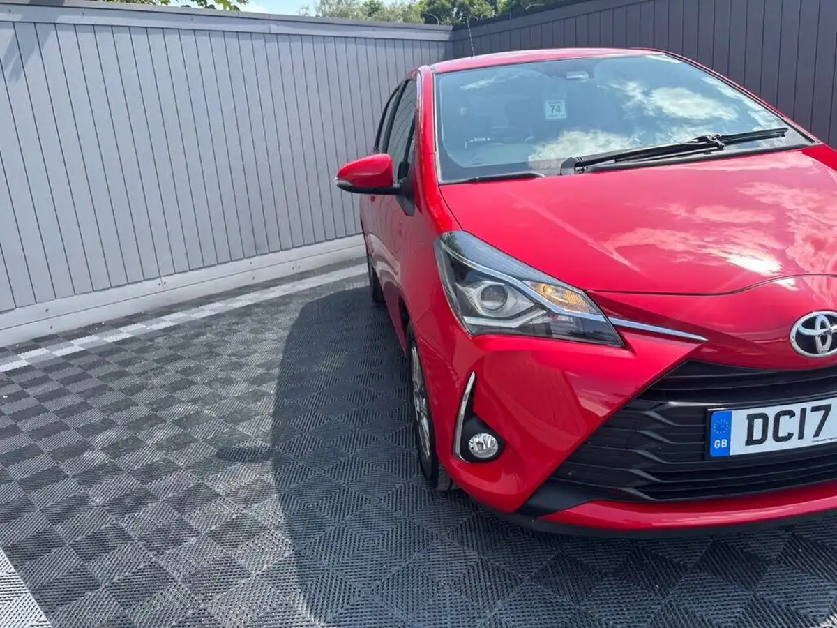 2017-toyota-yaris-15-vvt-i-icon-navi-big-6