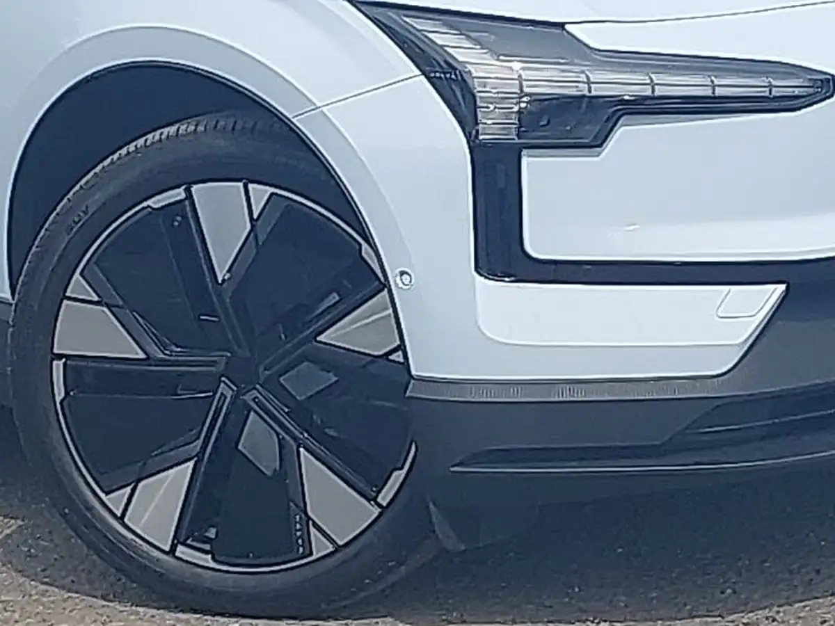 2024-volvo-ex30-e-single-motor-ultra-big-8