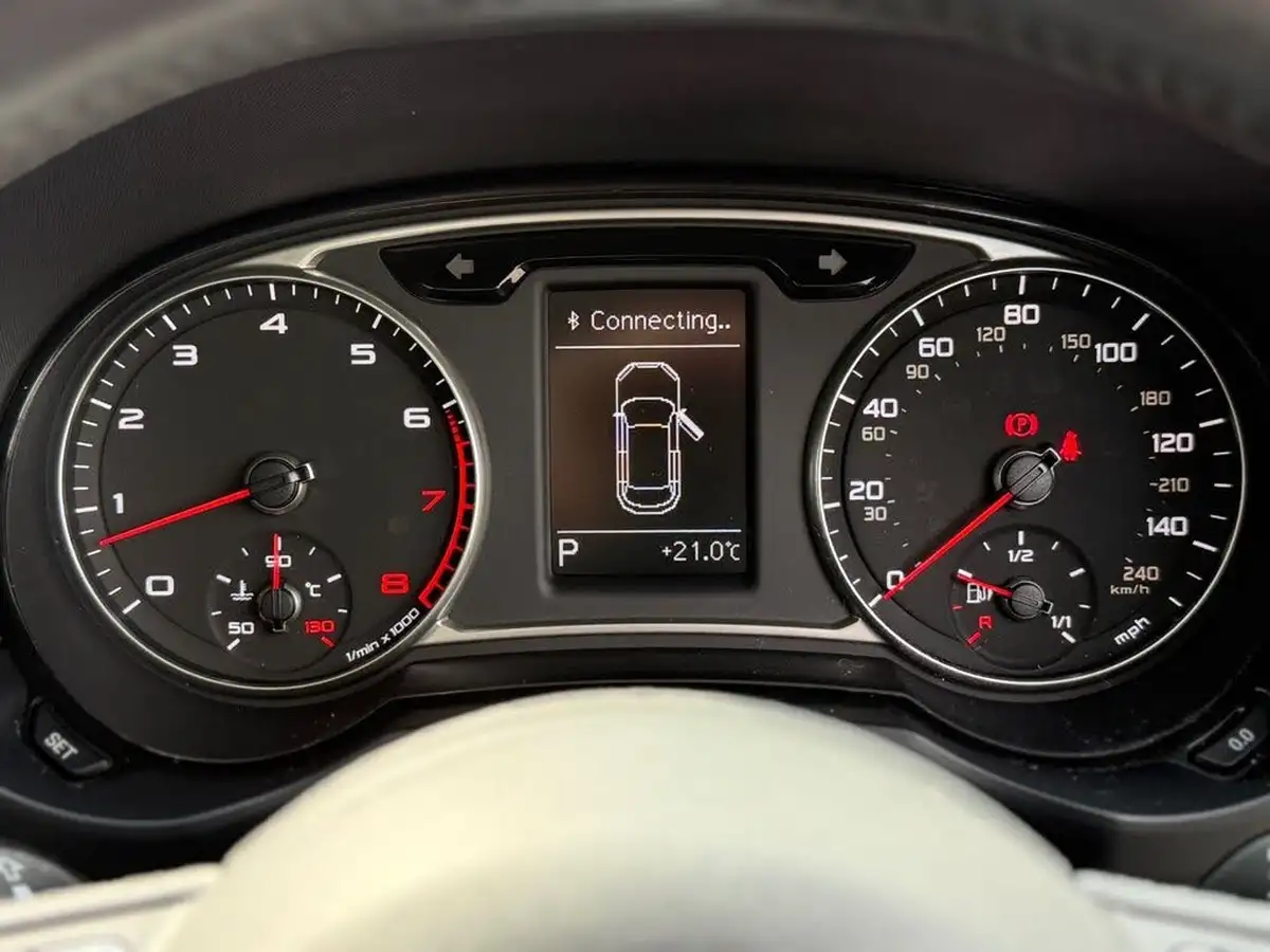2013-audi-a1-14-tfsi-122ps-sportback-5d-1390cc-s-tronic-big-46