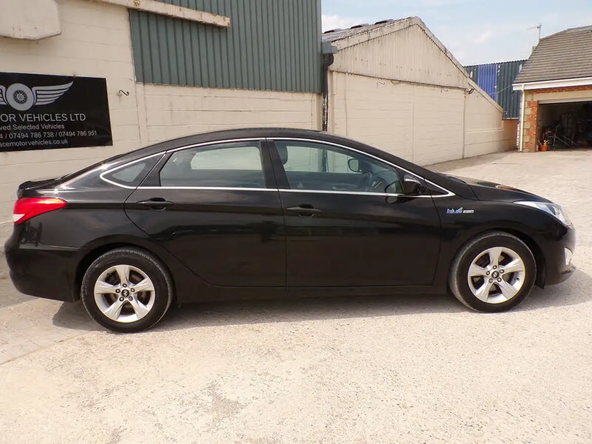 2013-hyundai-i40-17td-active-136ps-saloon-4d-big-8