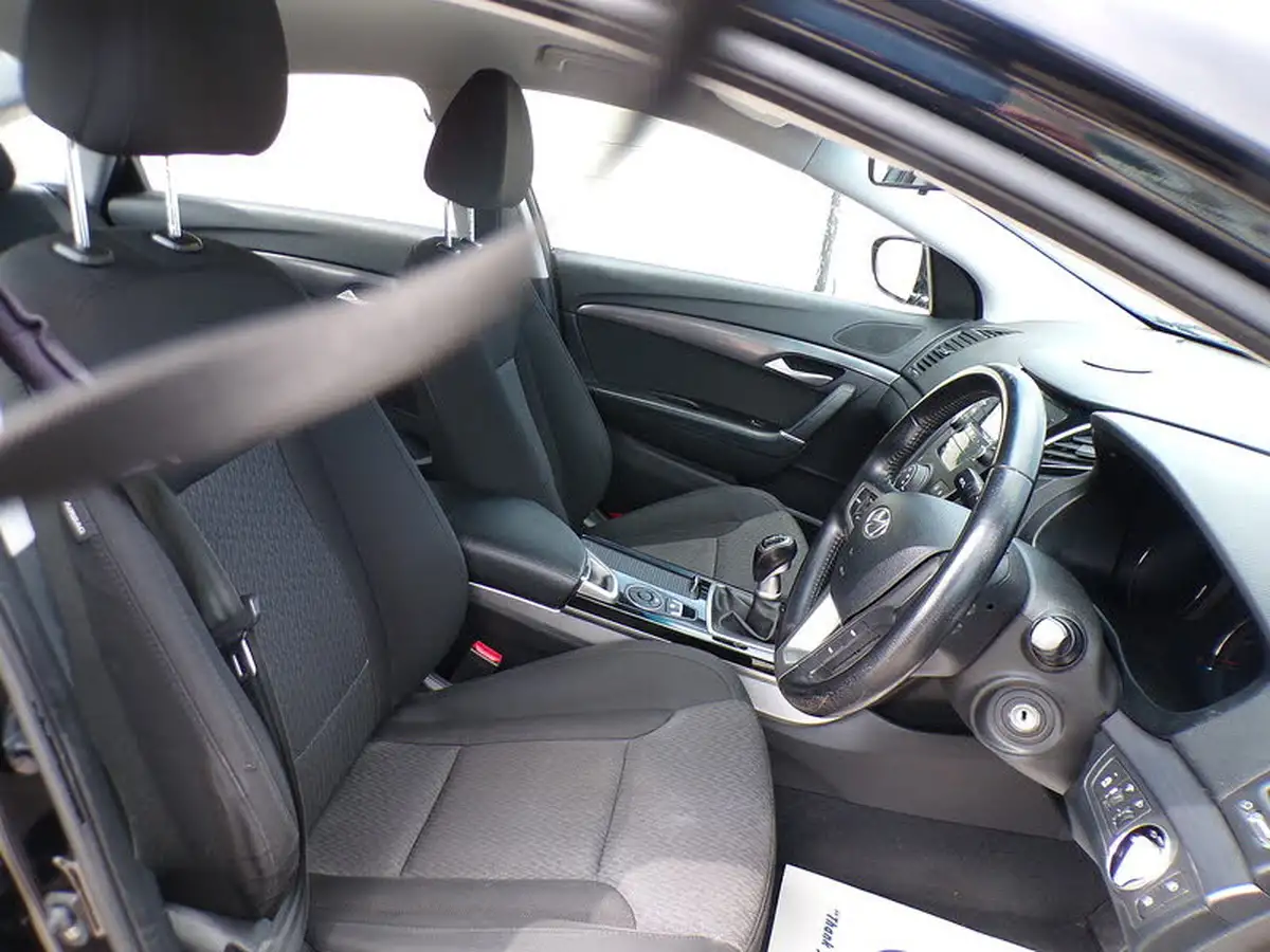2013-hyundai-i40-17td-active-136ps-saloon-4d-big-12