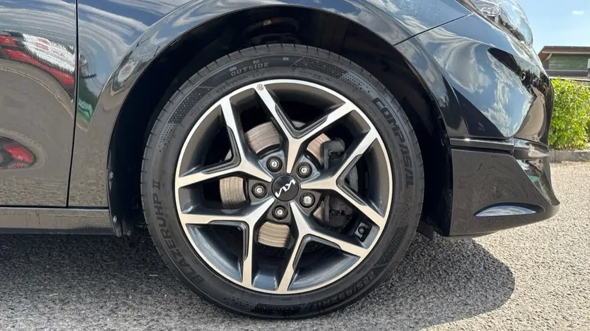 2022-kia-ceed-15-t-gdi-3-hatchback-big-4