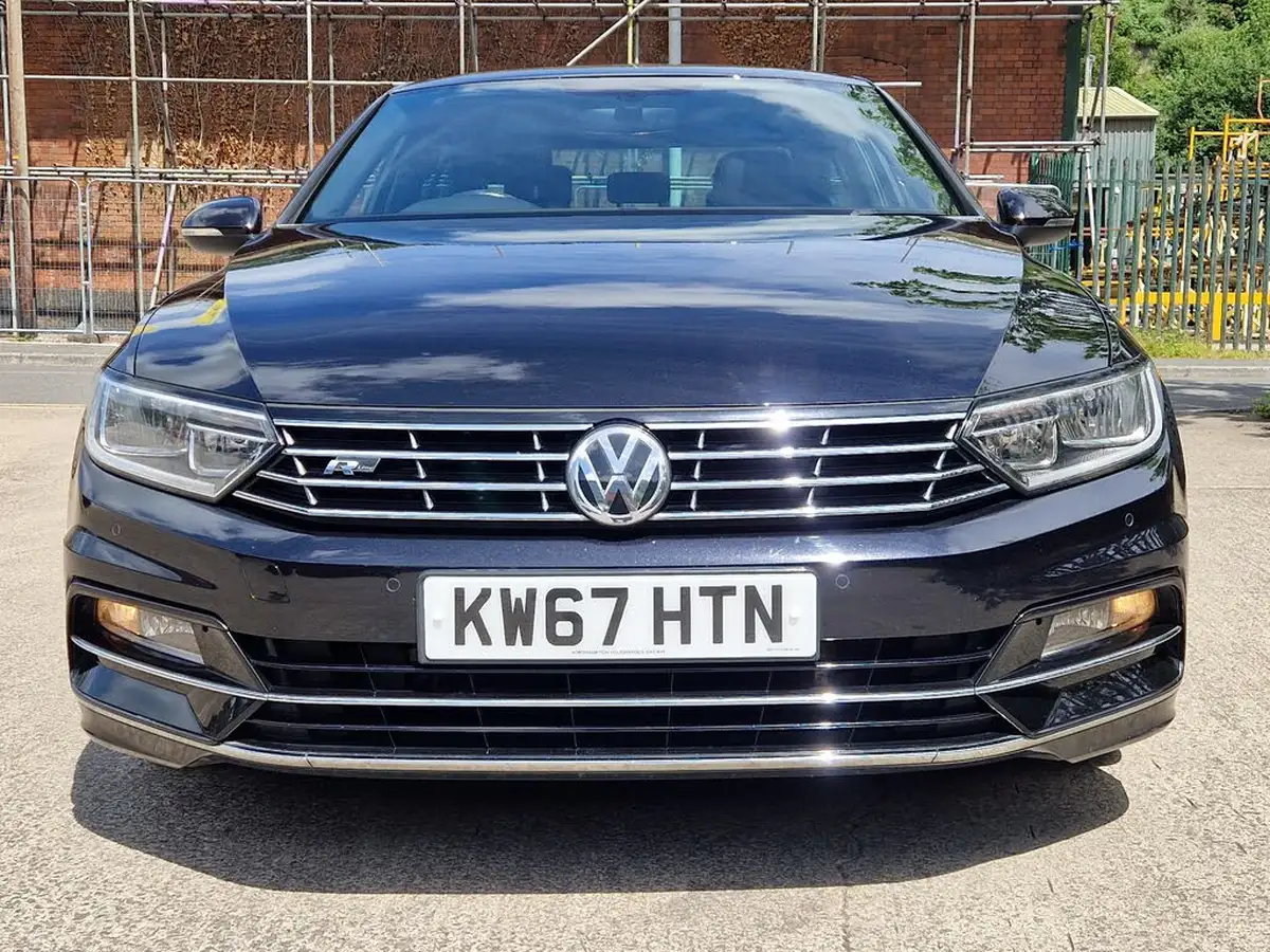 2018-volkswagen-passat-14-tsi-r-line-150ps-saloon-4d-big-1