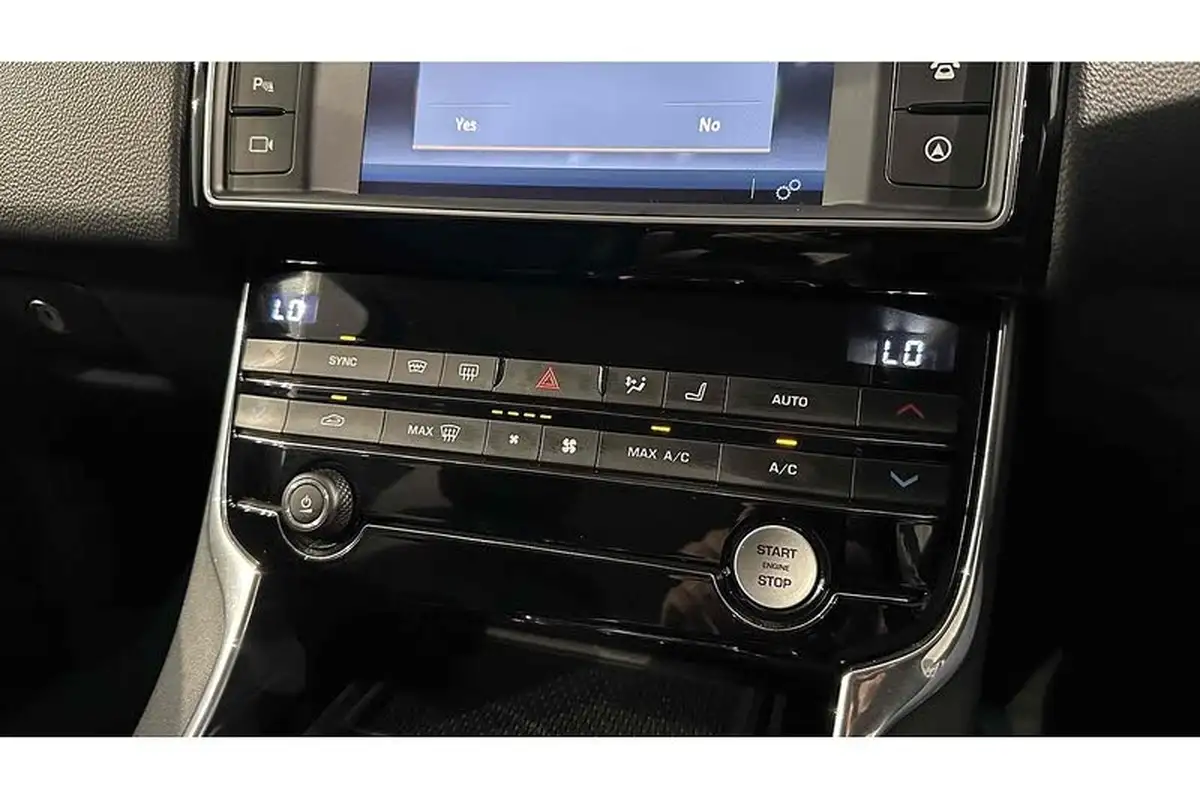 2015-jaguar-xe-20-prestige-big-45