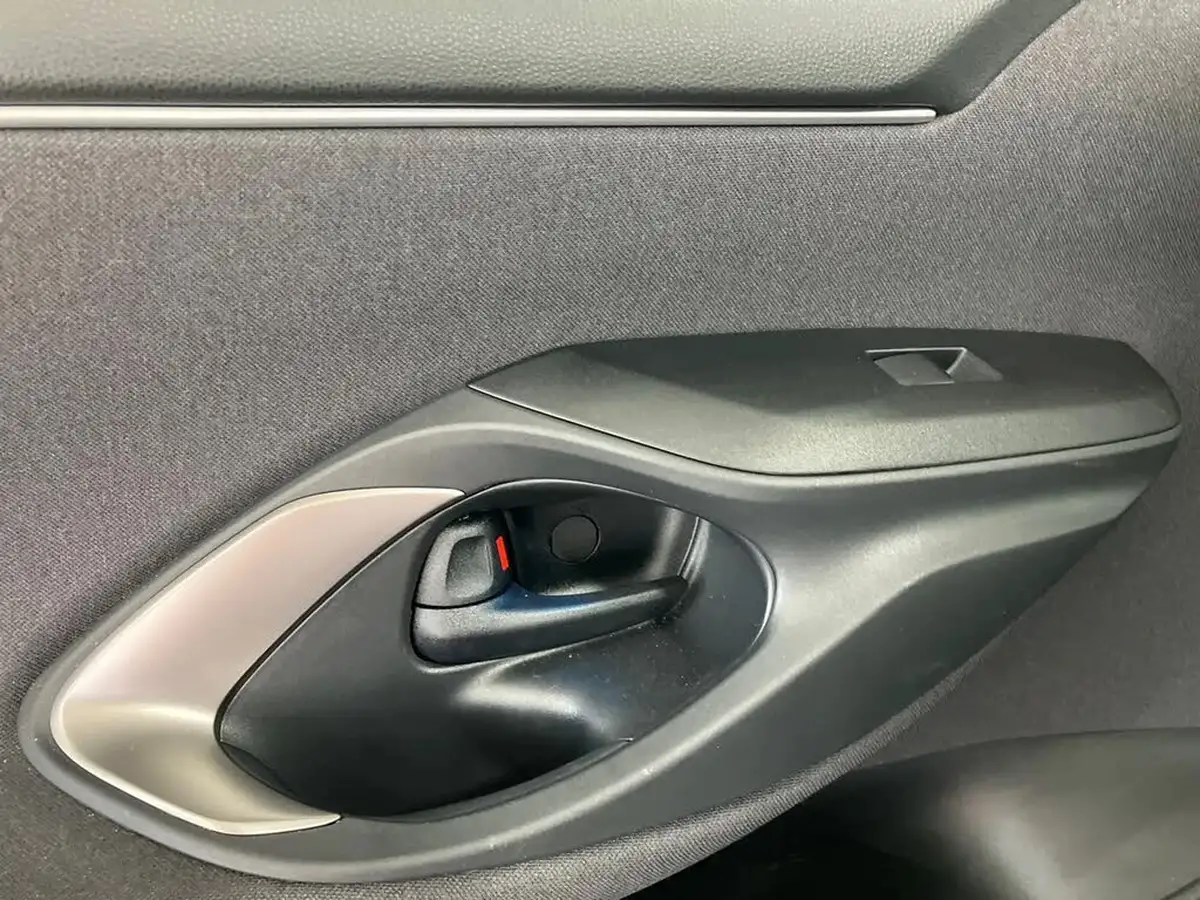 2023-mazda-mazda2-15-select-big-32