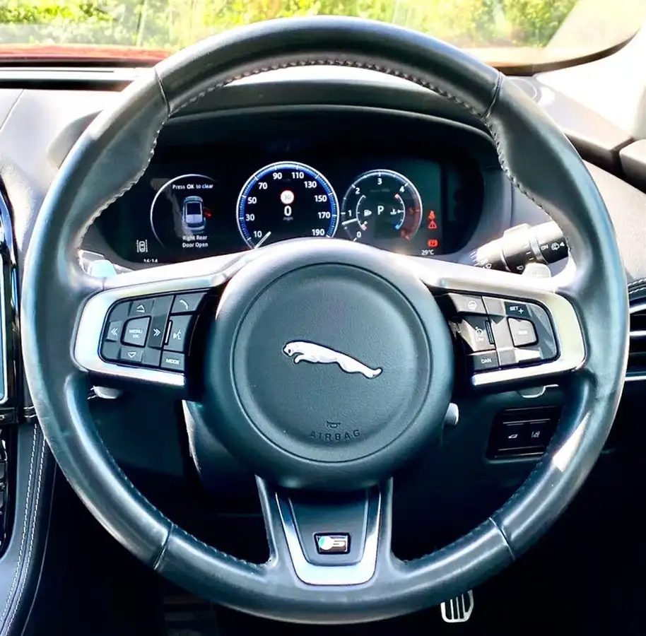 2017-jaguar-f-pace-30td-s-ss-big-18