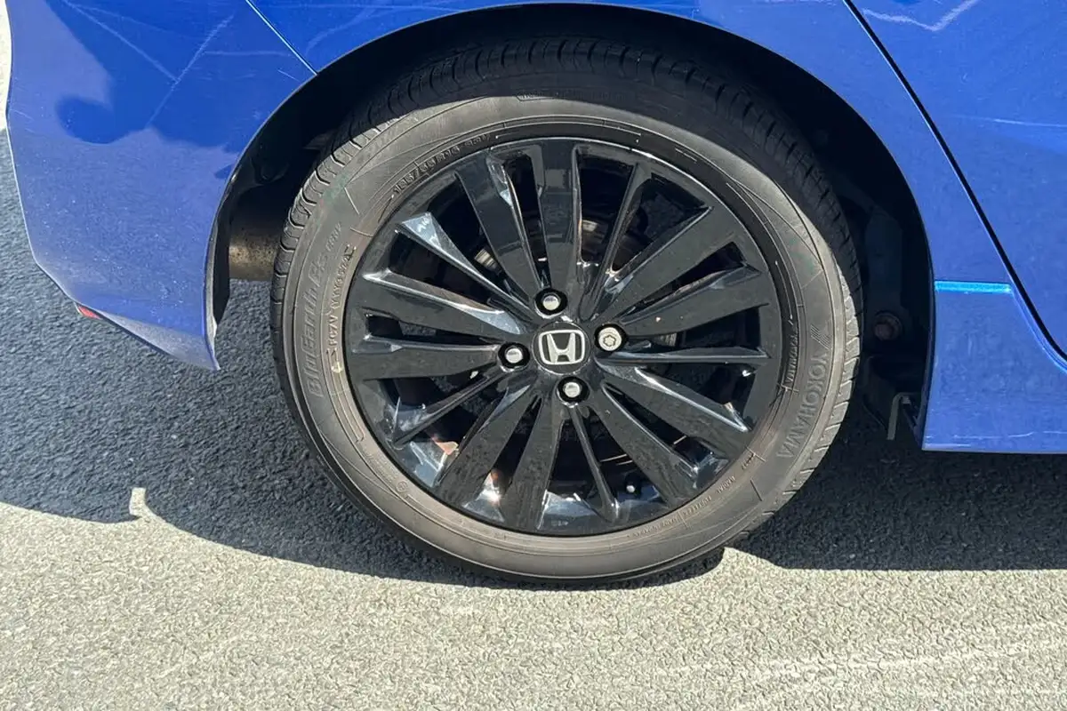 2018-honda-jazz-15-i-vtec-sport-big-8