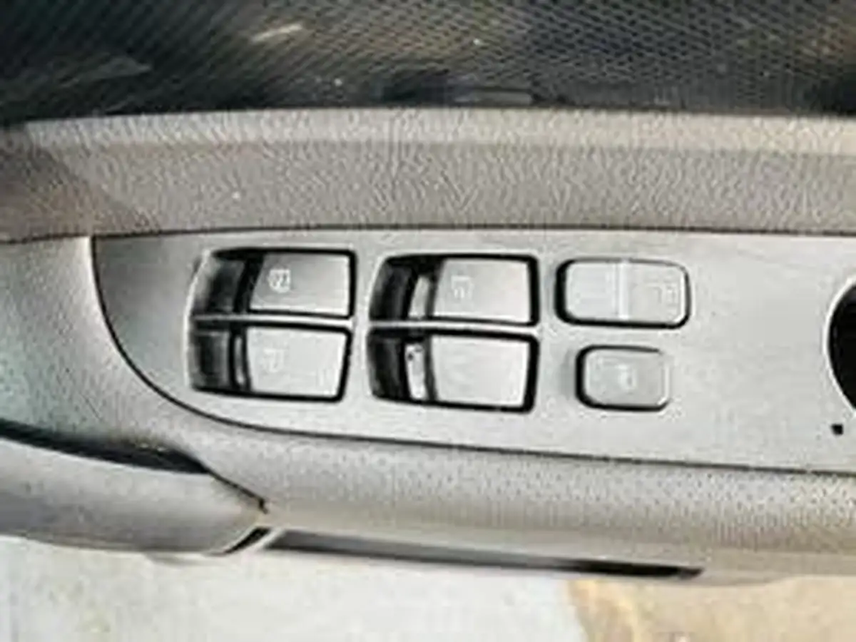 2014-kgm-ssangyong-turismo-20td-es-t-tronic-big-17